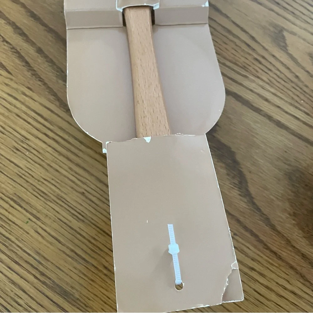 Rae Dunn silicone spatula with paper “yum” cups